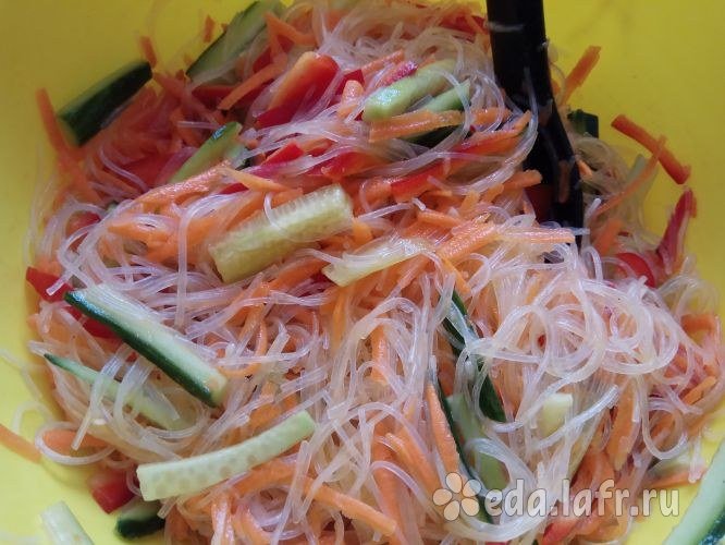 Салат с фунчозой