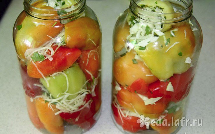 Перец фаршированный капустой в маринаде