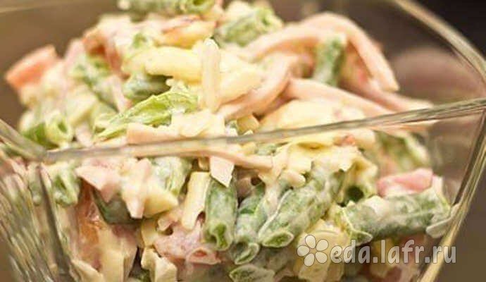 Салат с ветчиной и стручковой фасолью