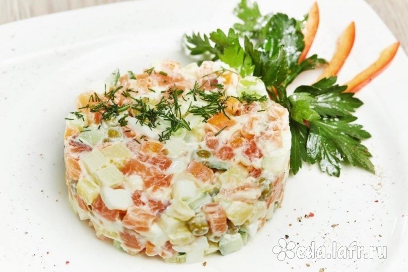Оливье с семгой и свежим огурцом