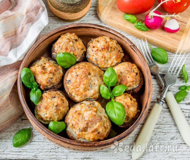 Фаршированные шампиньоны с курицей