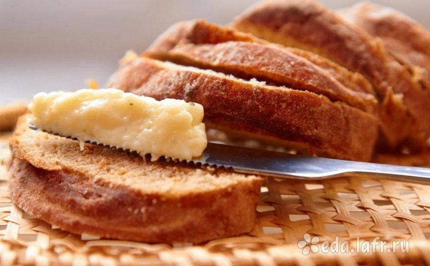 Домашний плавленый сыр с яйцом и специями